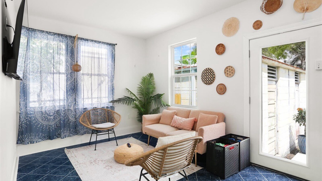 Photo of Livingroom in Mid-City