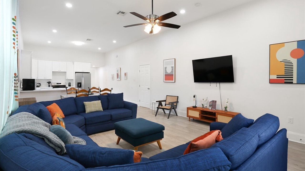 Photo of Livingroom in Mid-City