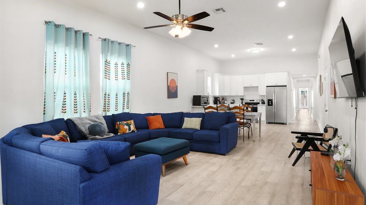 Photo of Livingroom in Mid-City