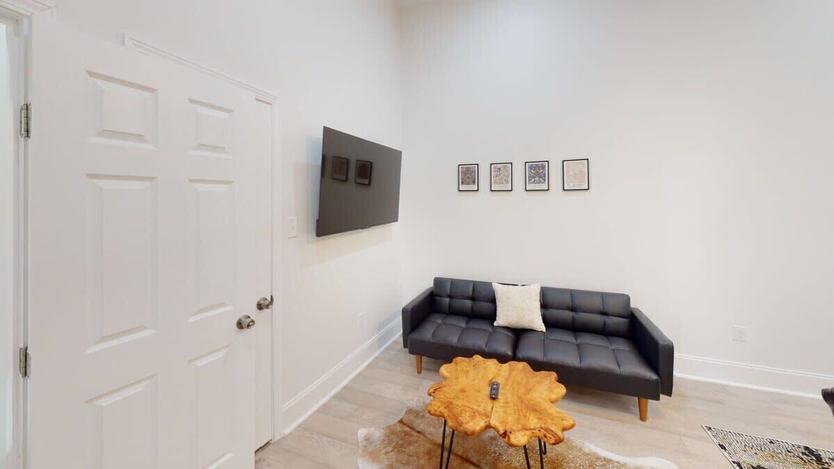 Photo of Livingroom in Mid-City