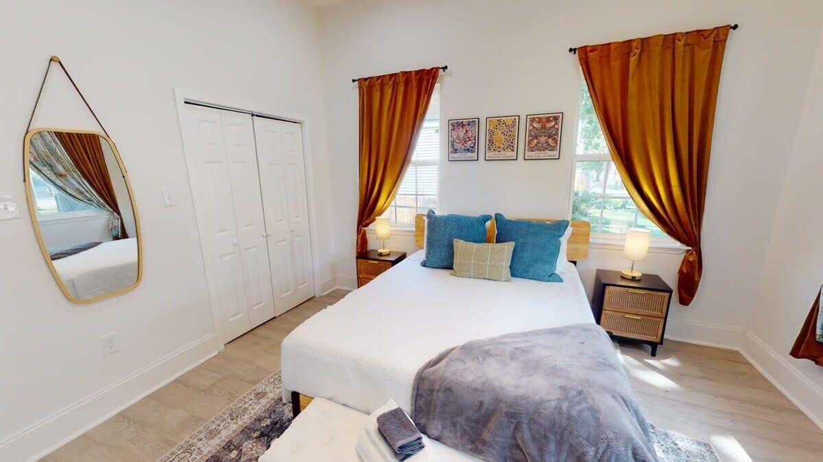 Photo of Bedroom in Mid-City