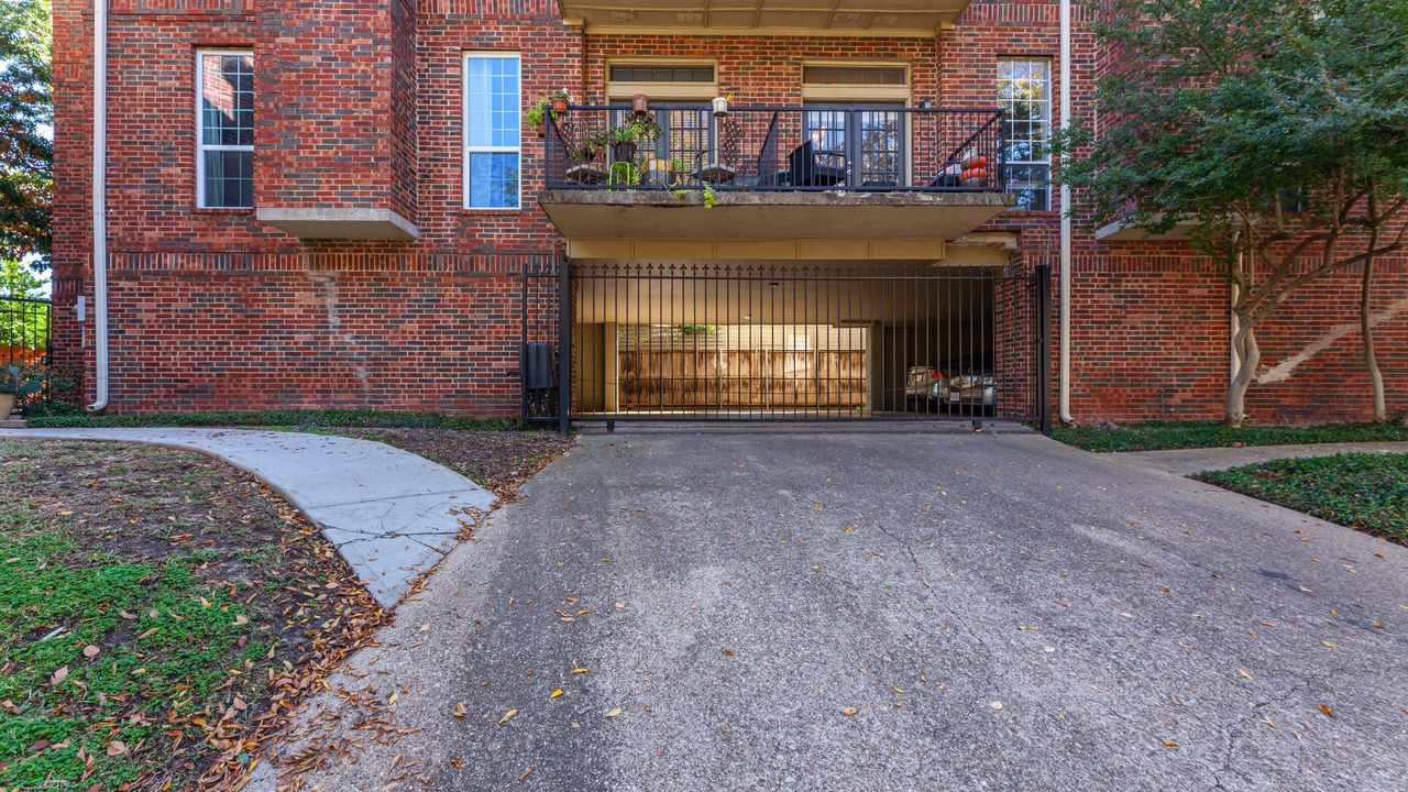 Photo of Outdoor in Oak Lawn