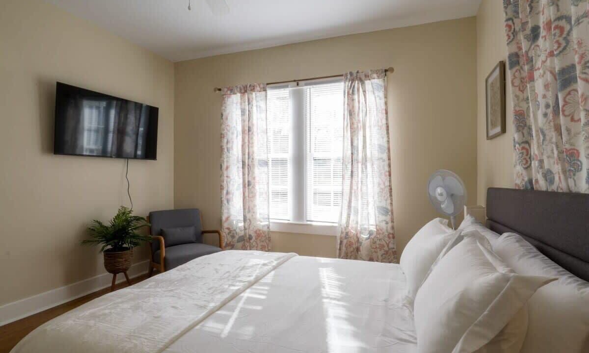 Photo of Bedroom in Fondren
