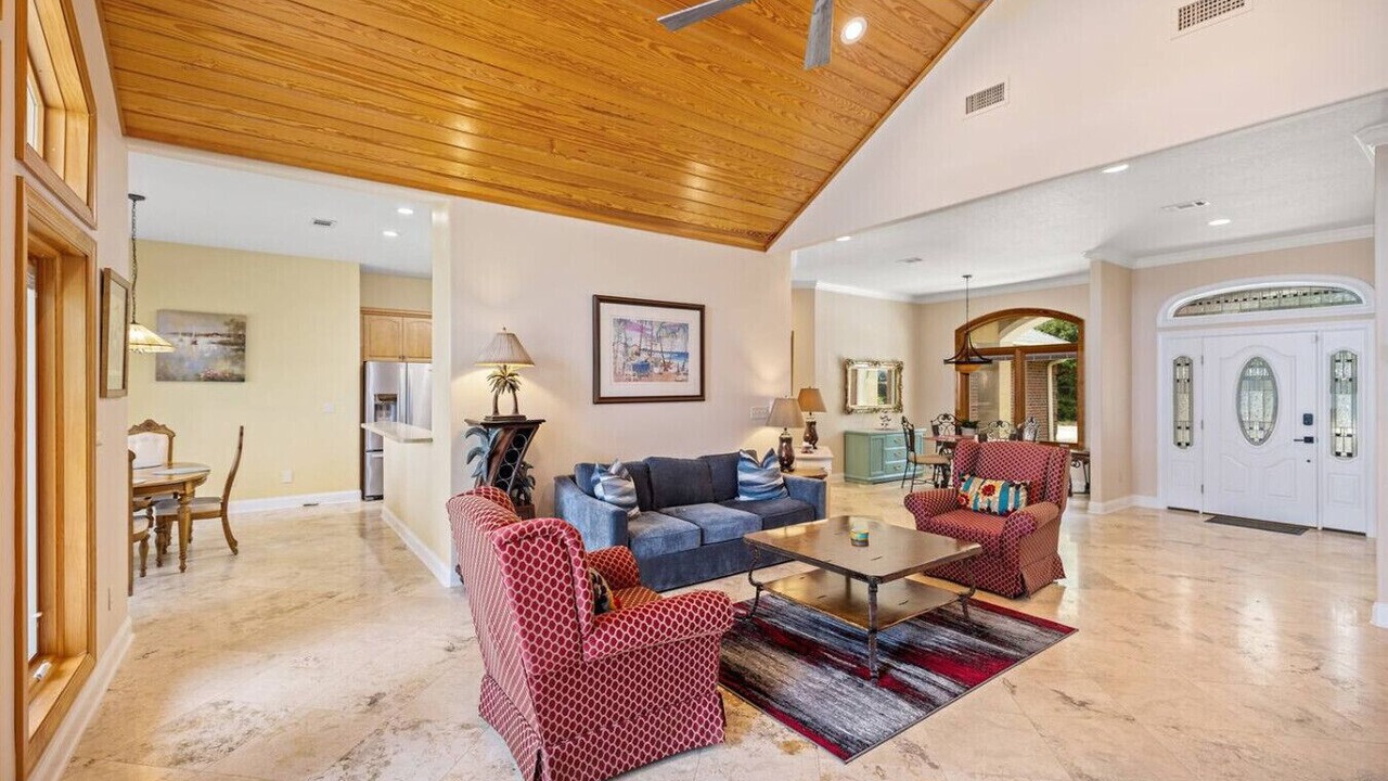 Photo of Livingroom in Mary Esther
