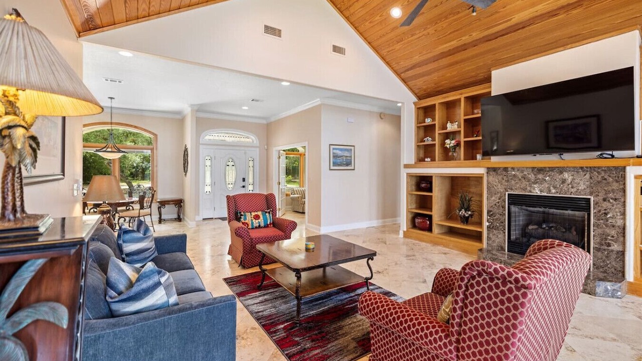 Photo of Livingroom in Mary Esther
