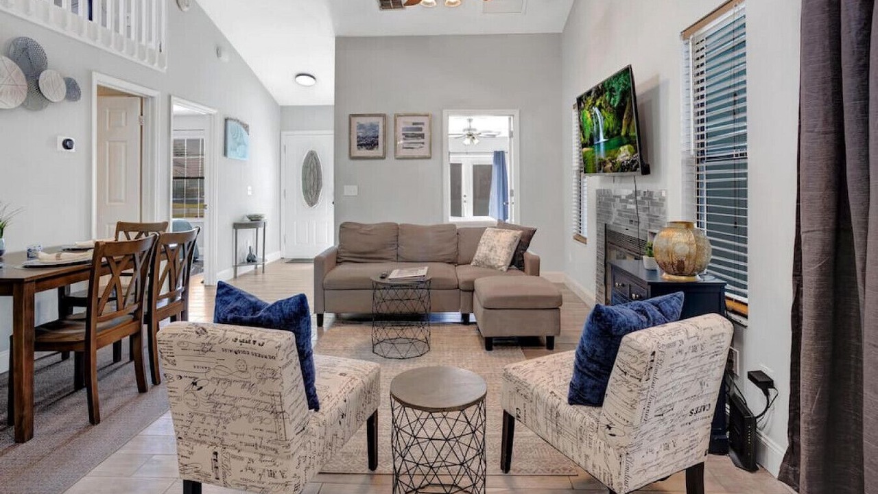 Photo of Livingroom in Dolphin's Cove