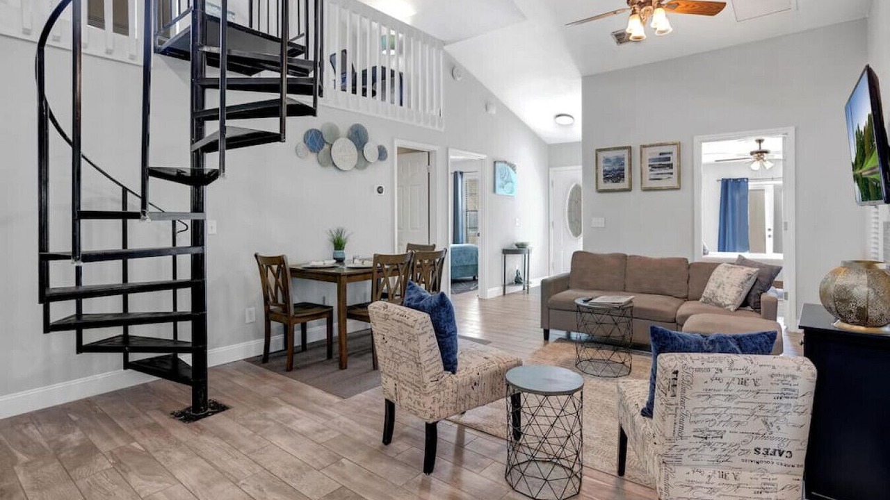 Photo of Livingroom in Dolphin's Cove