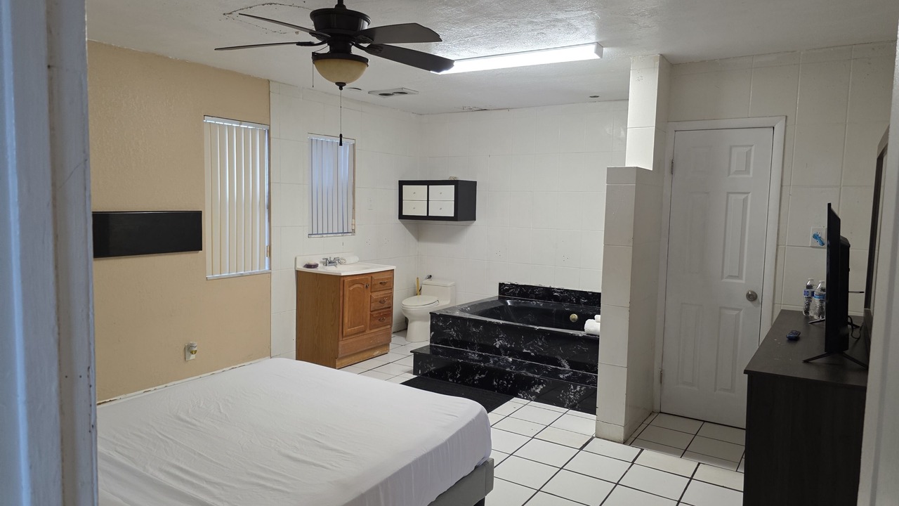 Photo of Bedroom in Lauderhill