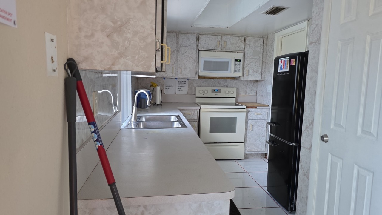 Photo of Kitchen in Lauderhill