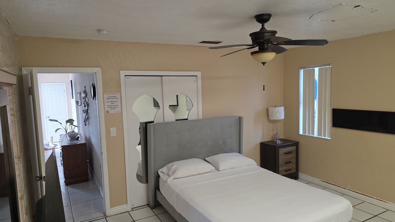 Photo of Bedroom in Lauderhill