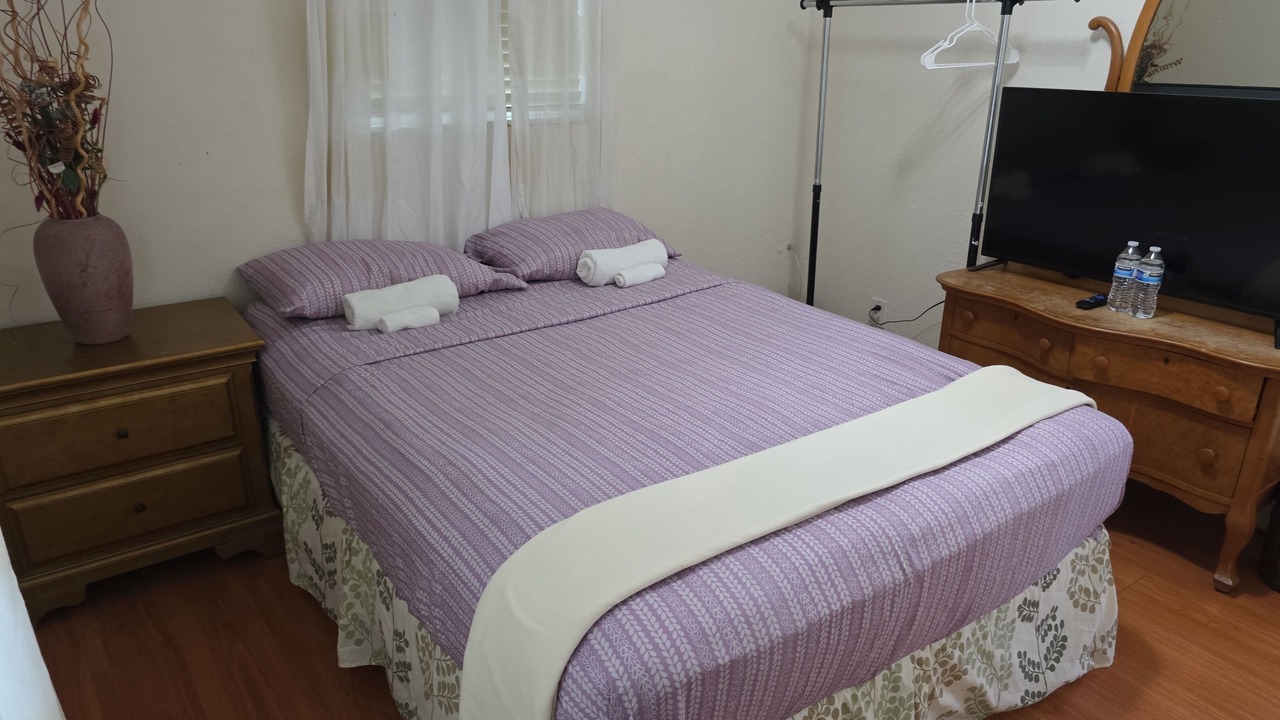Photo of Bedroom in Lauderhill