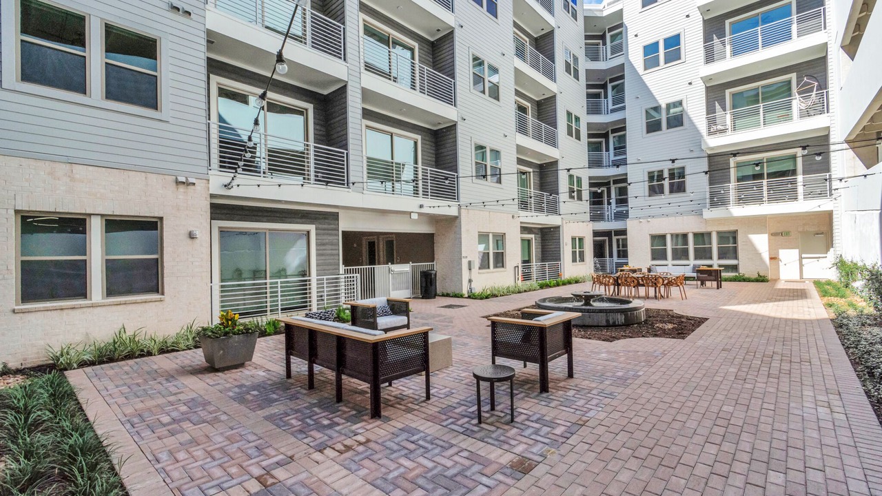 Photo of Patio Balcony in Greenway Plaza-Upper Kirby