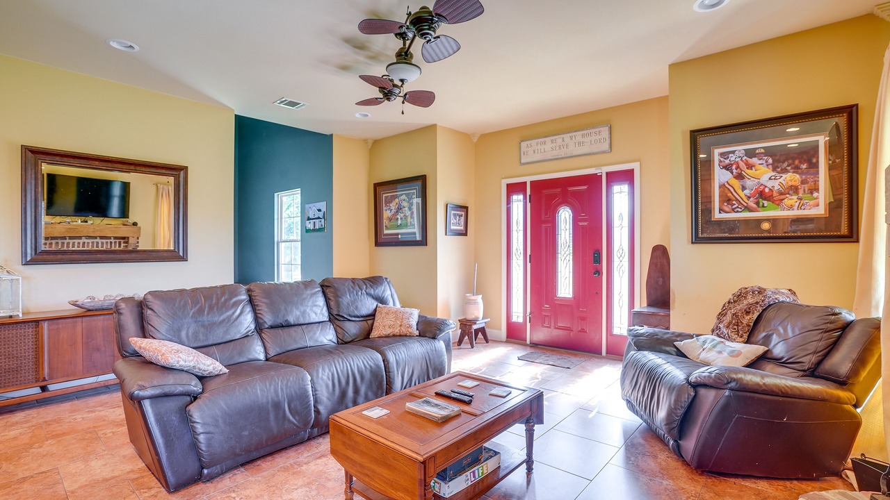 Photo of Livingroom in Claiborne Parish