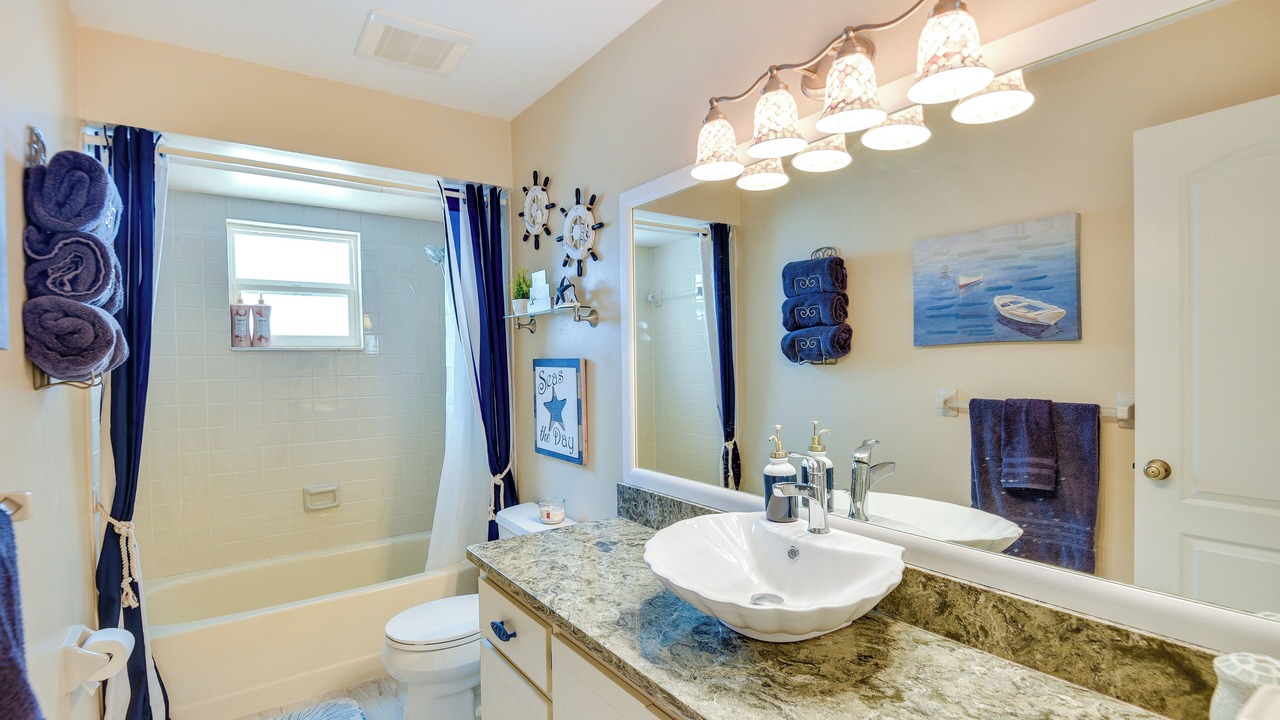 Photo of Bathroom in Edgewater