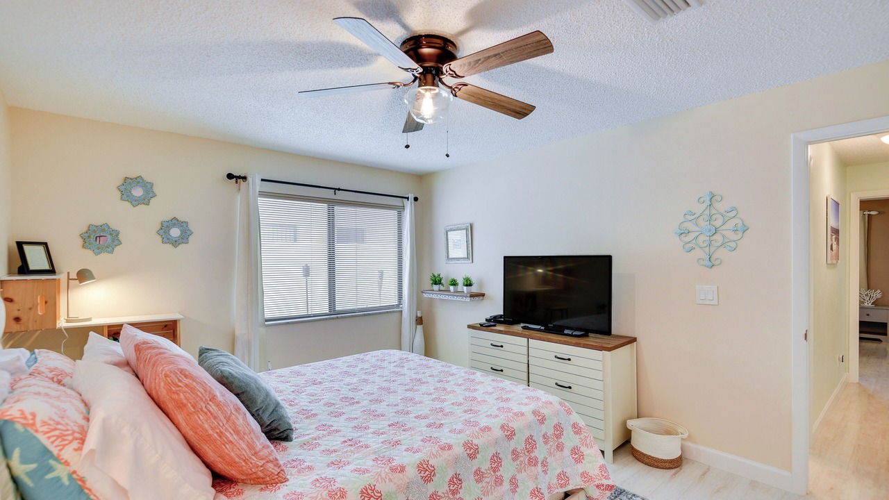 Photo of Bedroom in Edgewater