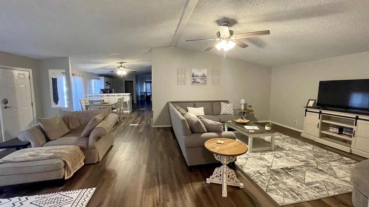 Photo of Livingroom in Mead