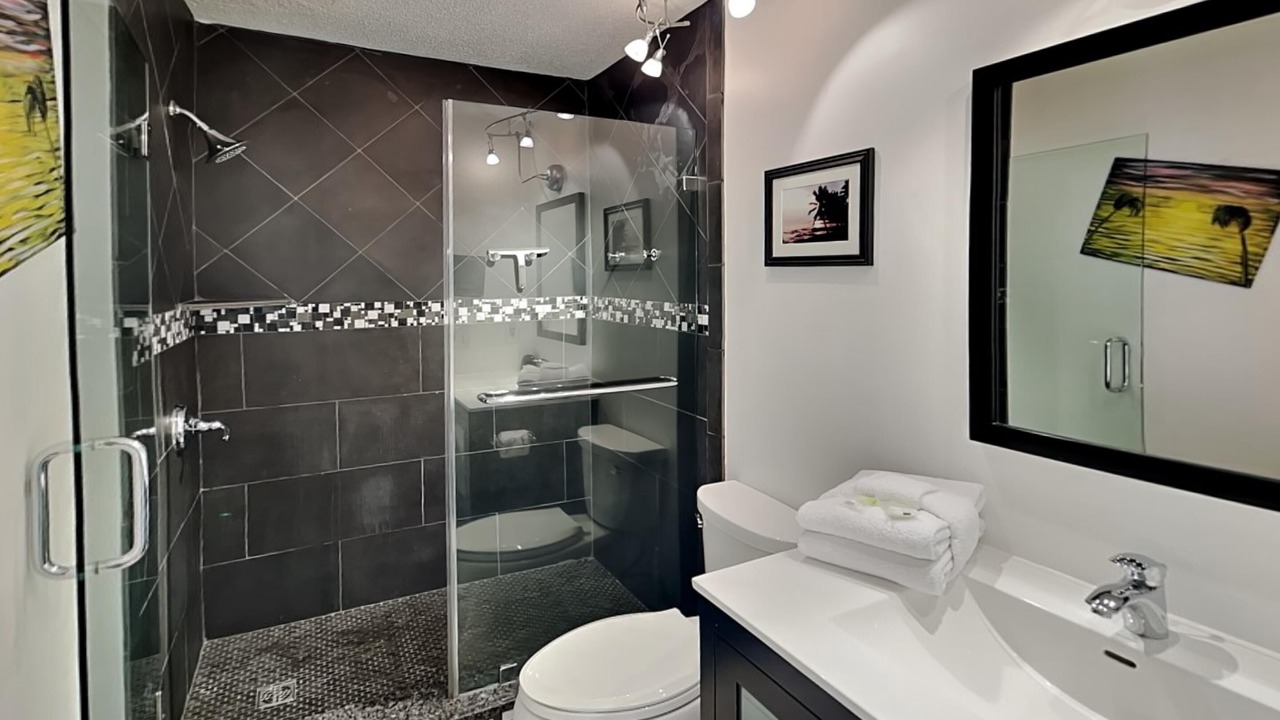 Photo of Bathroom in Summer Breeze
