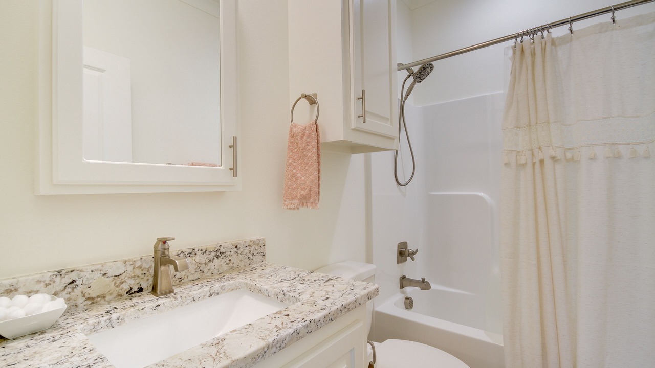 Photo of Bathroom in Henderson Point