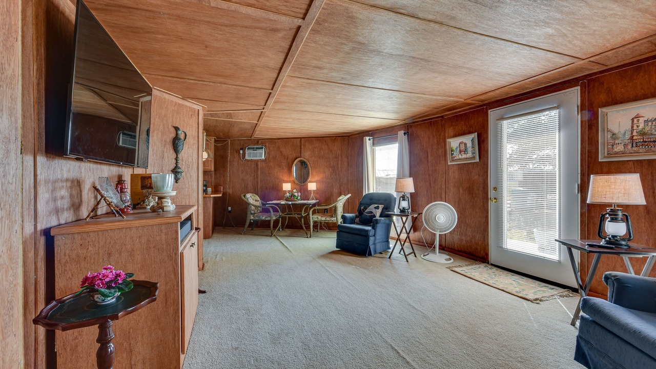 Photo of Livingroom in Jonesville