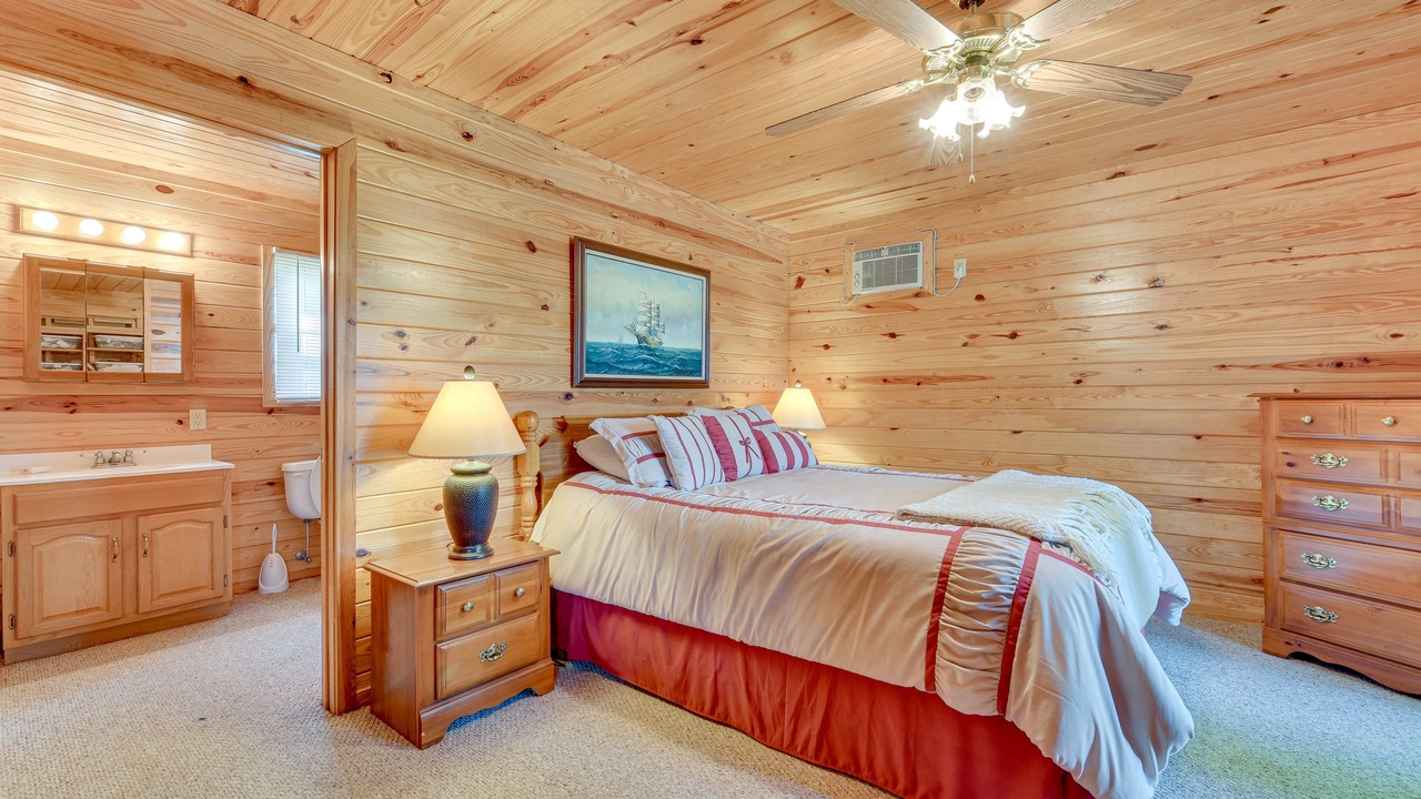 Photo of Bedroom in Jonesville