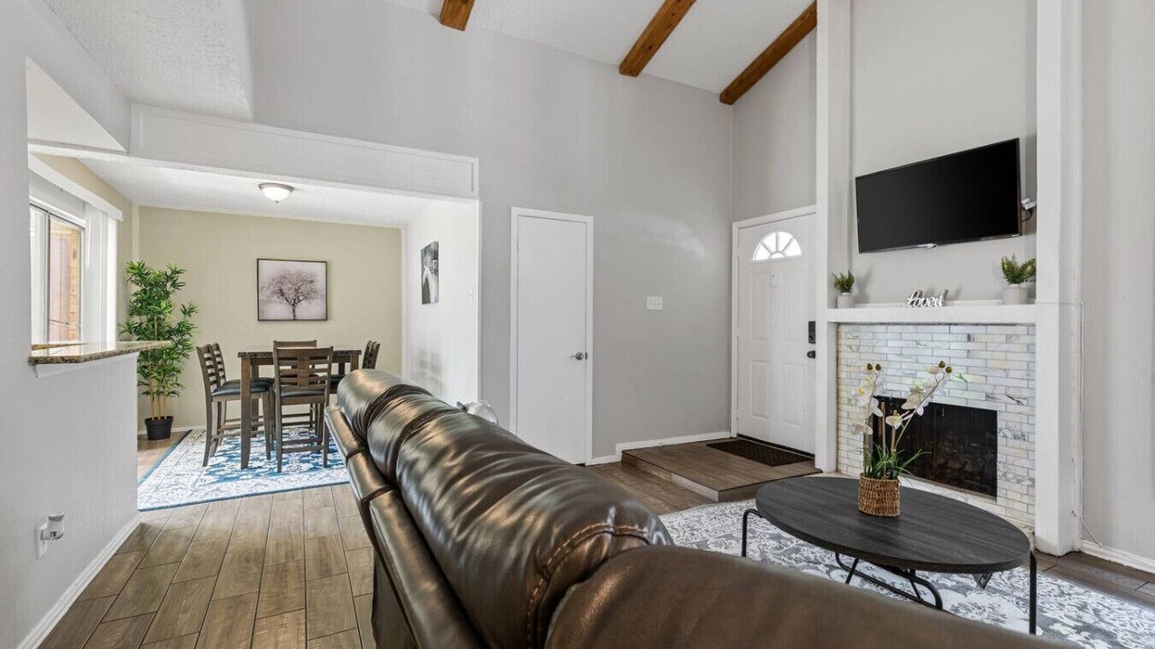 Photo of Livingroom in Southwest Carrollton