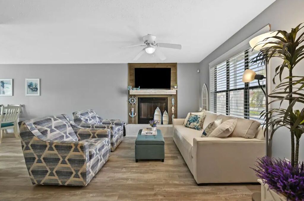 Photo of Livingroom in Lagoon Estates