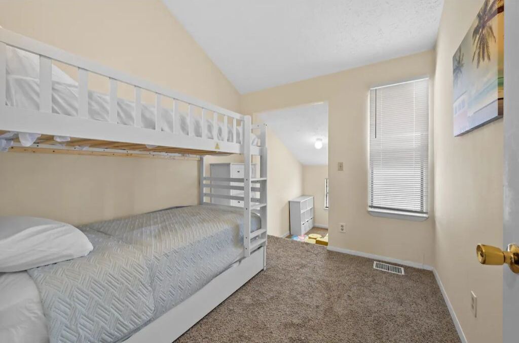 Photo of Bedroom in Lagoon Estates