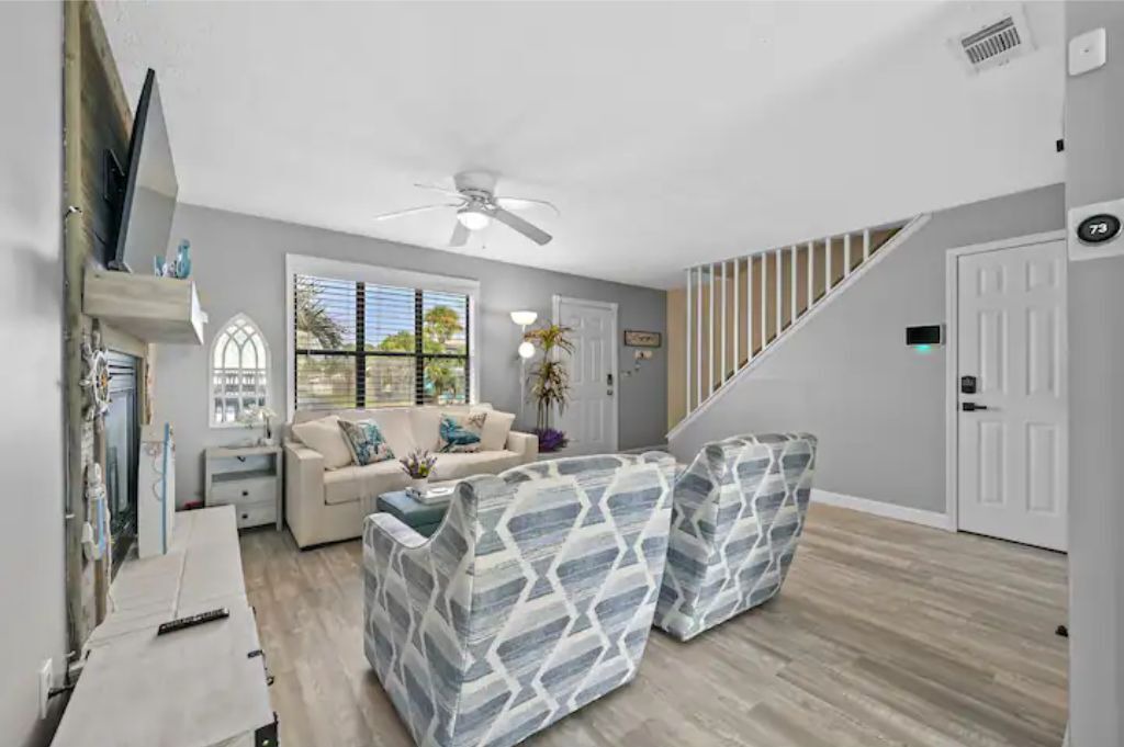 Photo of Livingroom in Lagoon Estates