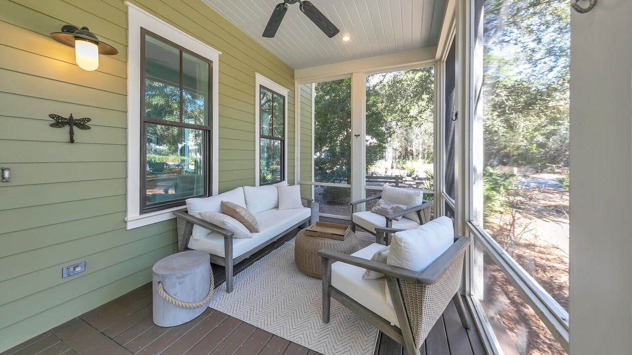 Photo of Patio Balcony in Forest District