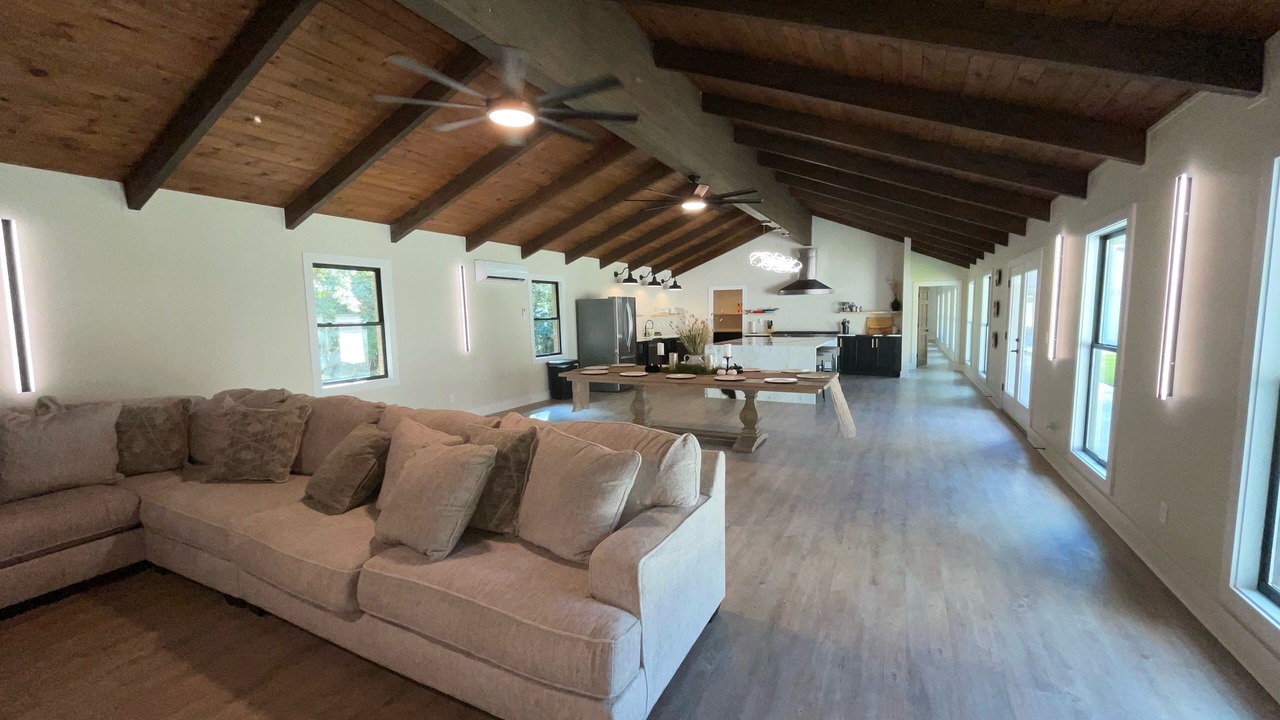 Photo of Livingroom in College Hill
