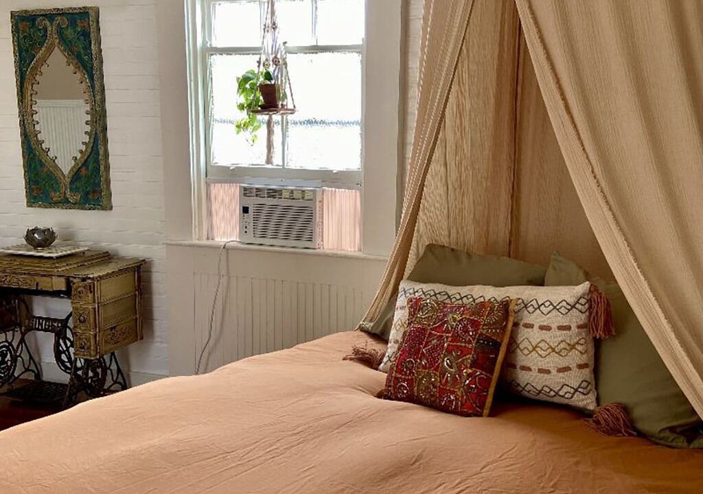 Photo of Bedroom in Algiers Point