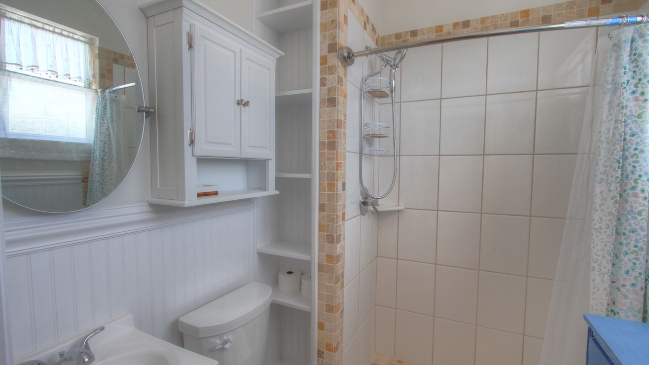 Photo of Bathroom in Clipper Cove
