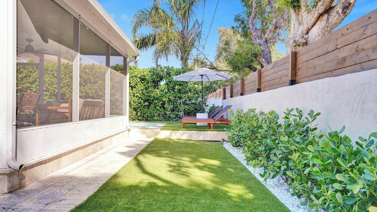 Photo of Patio Balcony in Tropic Palms