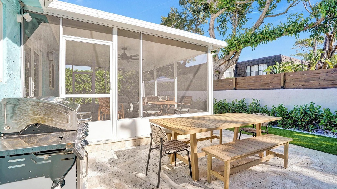 Photo of Outdoor in Tropic Palms