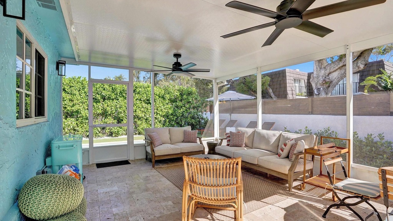 Photo of Patio Balcony in Tropic Palms