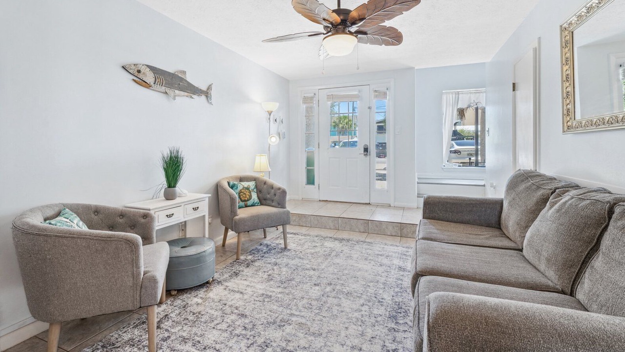 Photo of Livingroom in Silver Sands Beach