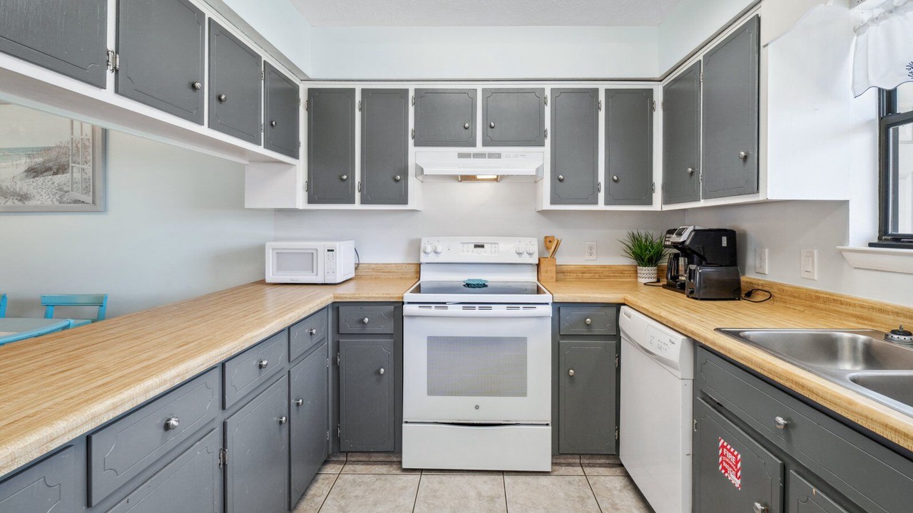 Photo of Kitchen in Silver Sands Beach