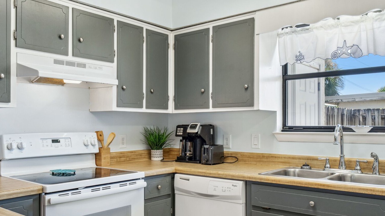 Photo of Kitchen in Silver Sands Beach