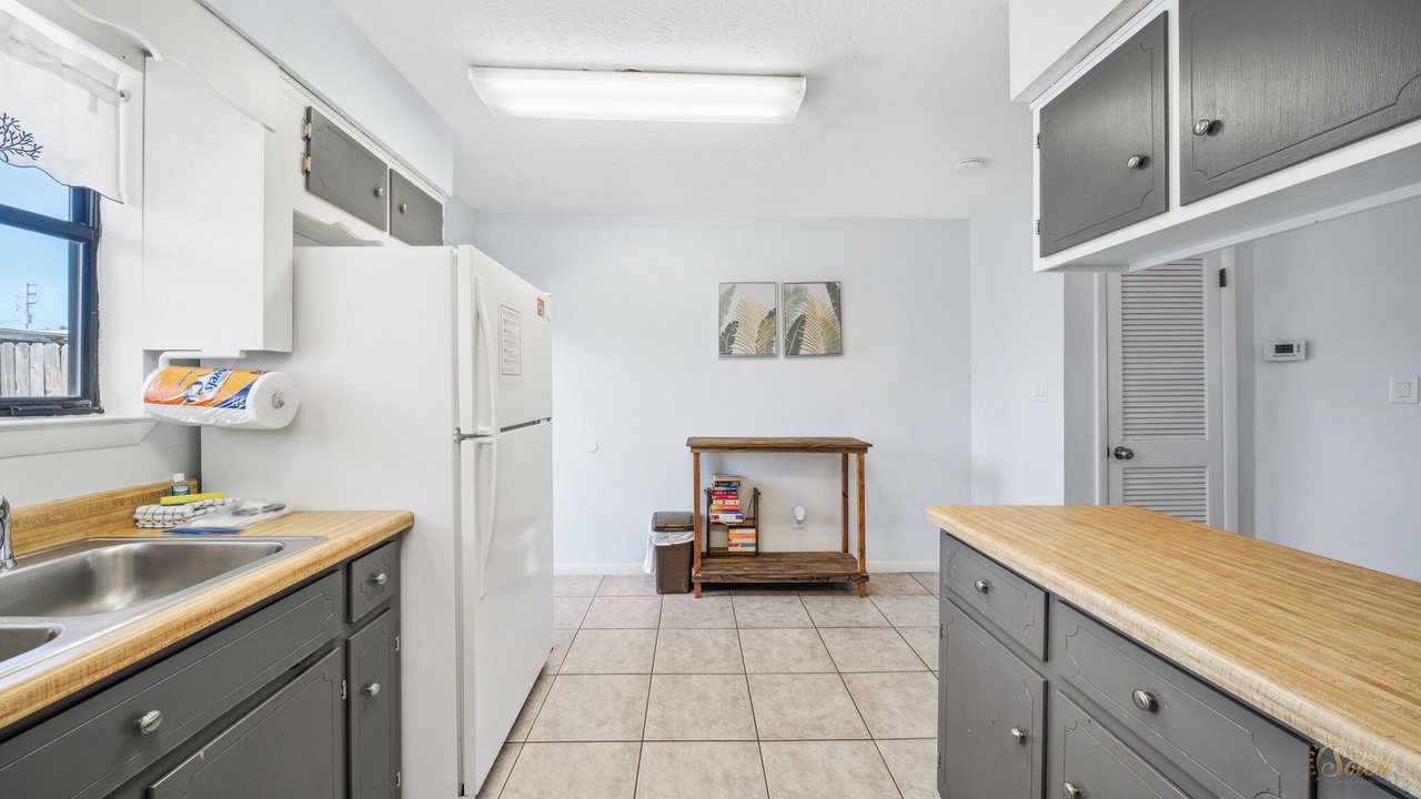 Photo of Kitchen in Silver Sands Beach