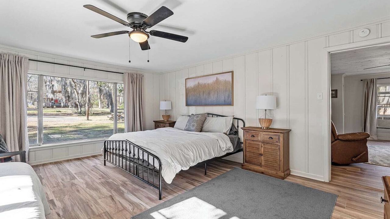 Photo of Bedroom in Uncertain