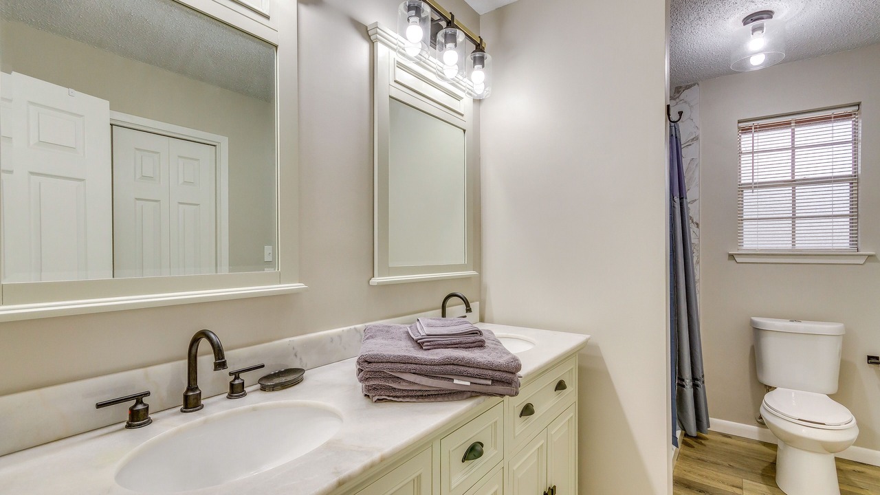 Photo of Bathroom in Myrtle Grove