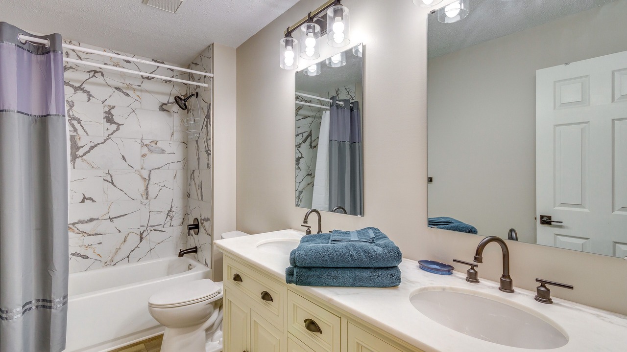 Photo of Bathroom in Myrtle Grove