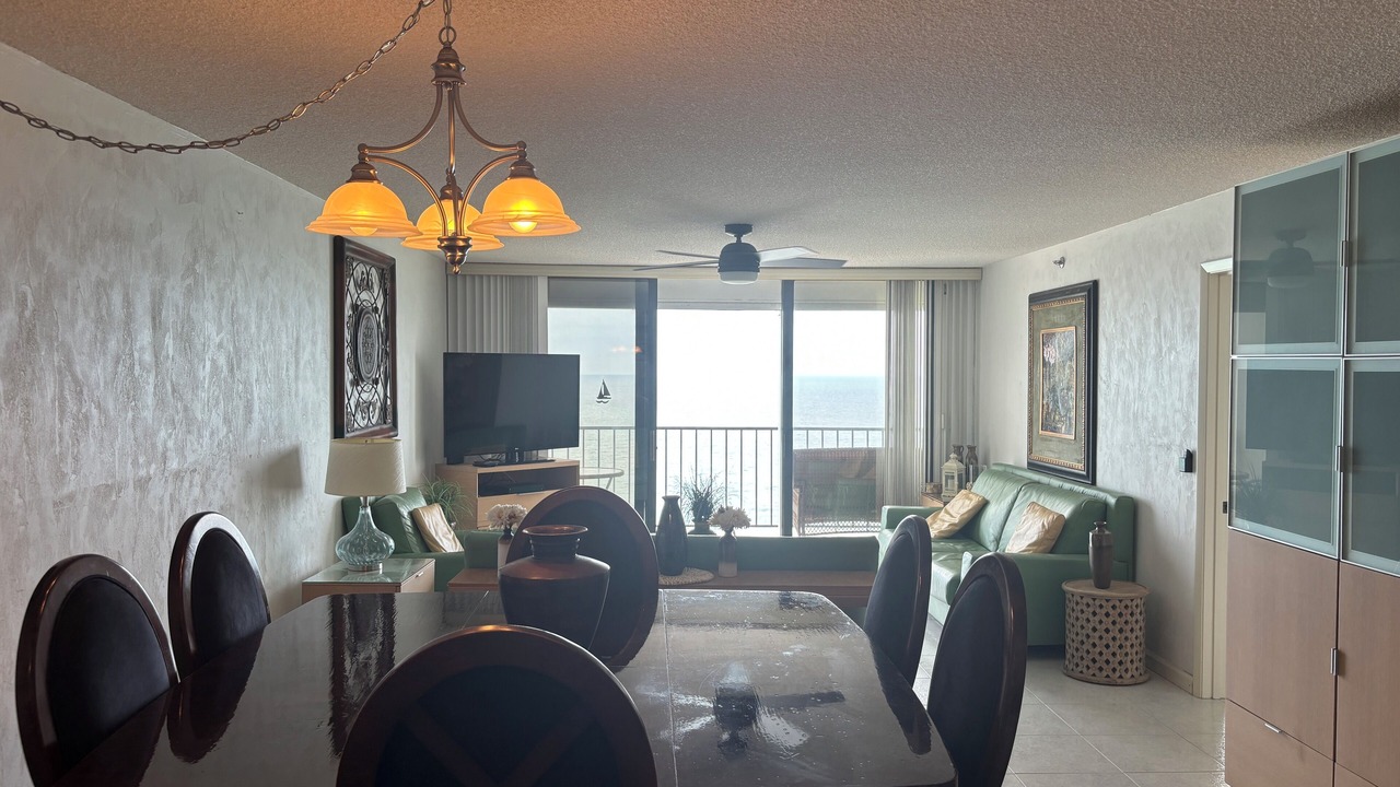Photo of Livingroom in Bridgeport Heights