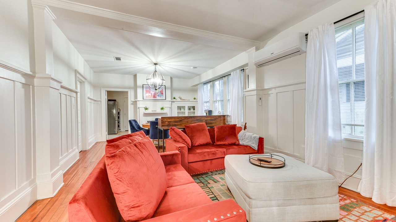 Photo of Livingroom in Roseland Terrace Historic District