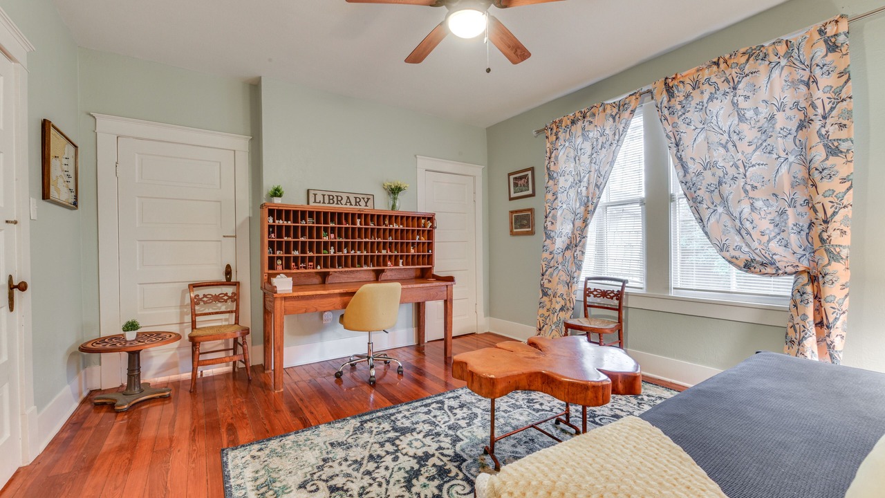Photo of Bedroom in Roseland Terrace Historic District