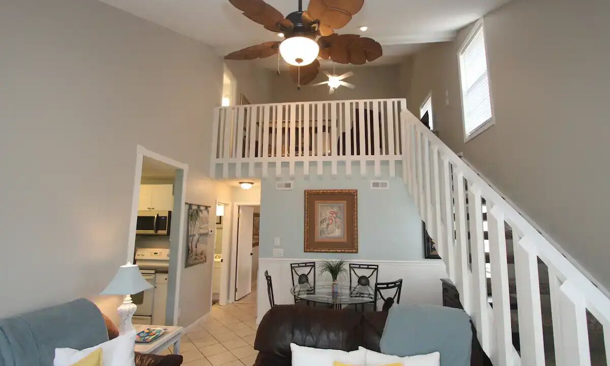 Photo of Livingroom in Summer Breeze