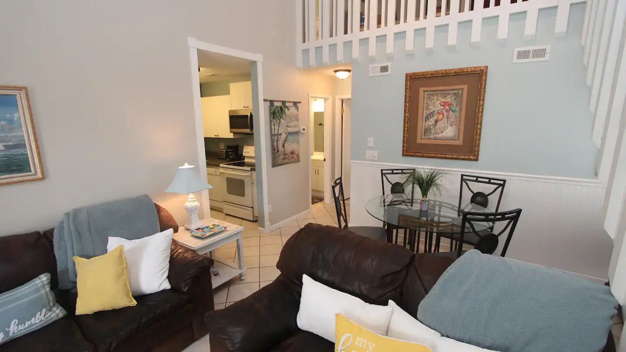 Photo of Livingroom in Summer Breeze