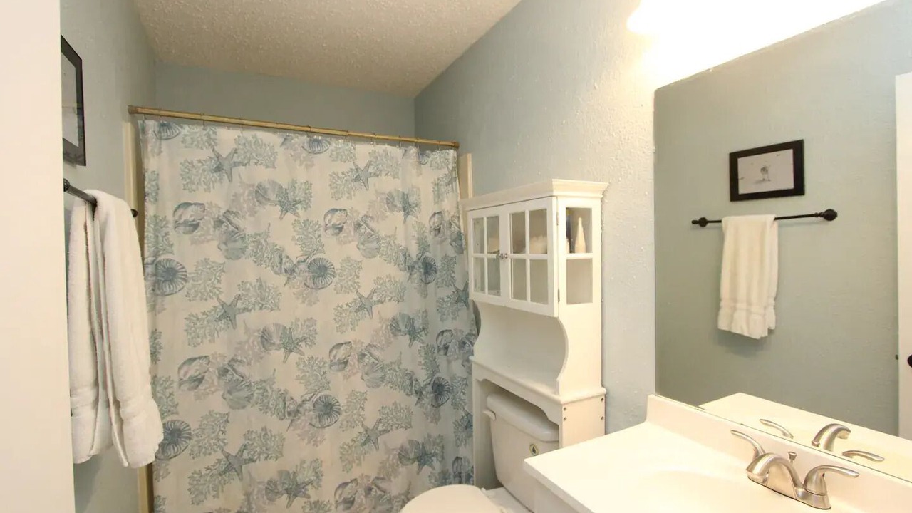 Photo of Bathroom in Summer Breeze