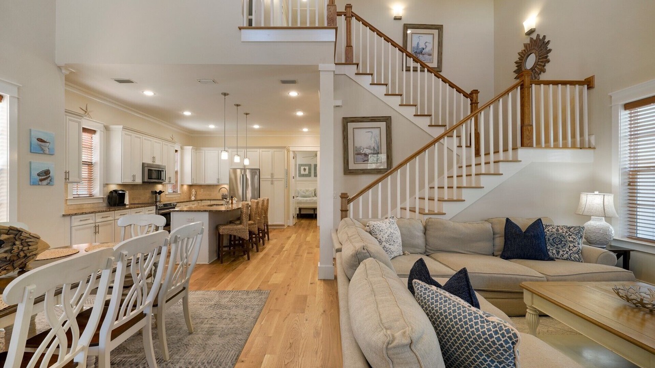 Photo of Livingroom in Lakeside at Blue Mountain Beach