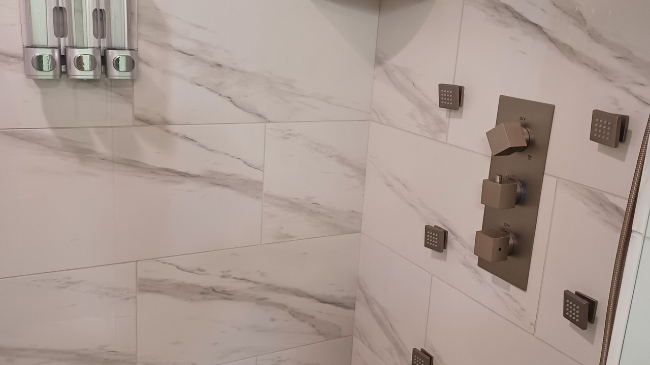 Photo of Bathroom in Pass Drury